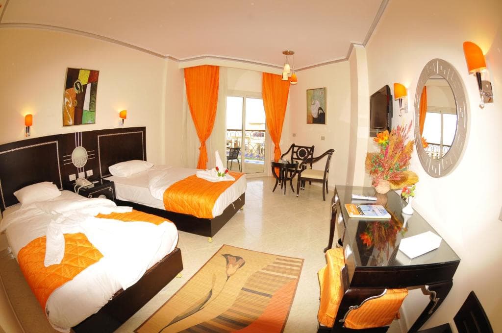 Sphinx Aqua Park Beach Resort - 32