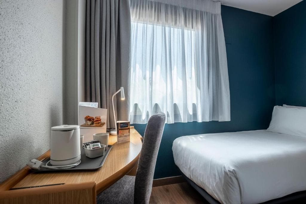 Hotel Travelodge Alicante Puerto - 3