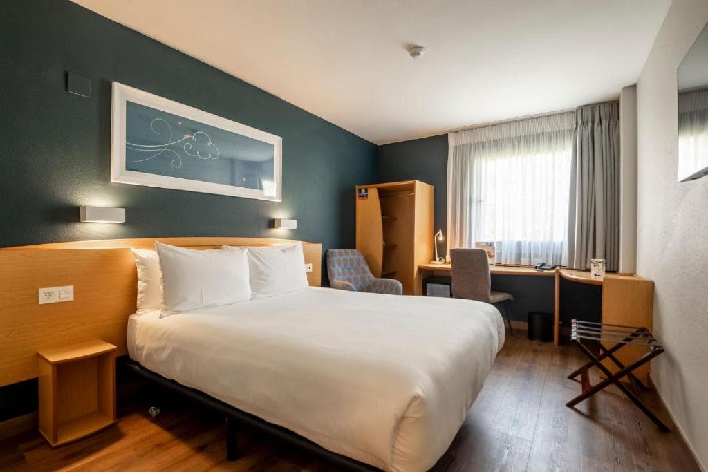 Hotel Travelodge Alicante Puerto - 8