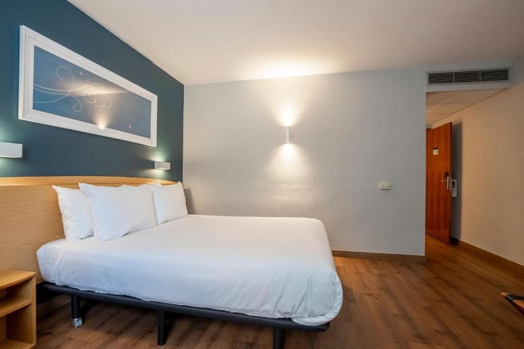 Hotel Travelodge Alicante Puerto - 9