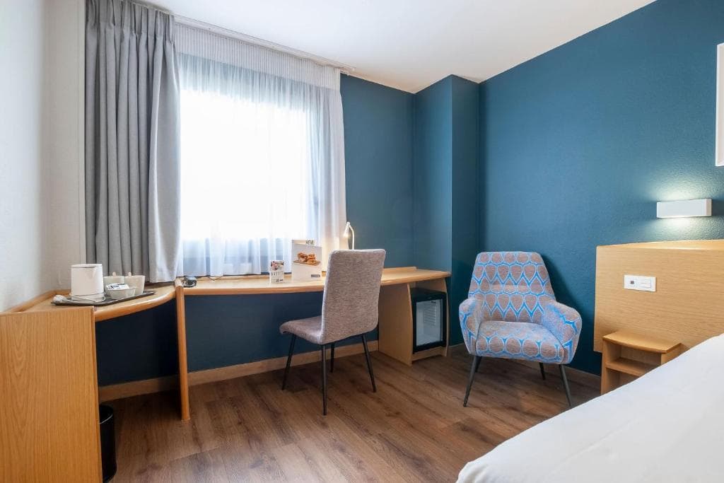 Hotel Travelodge Alicante Puerto - 10