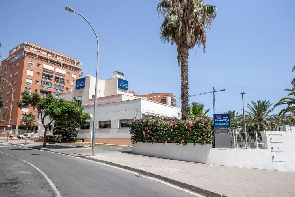 Hotel Travelodge Alicante Puerto - 19