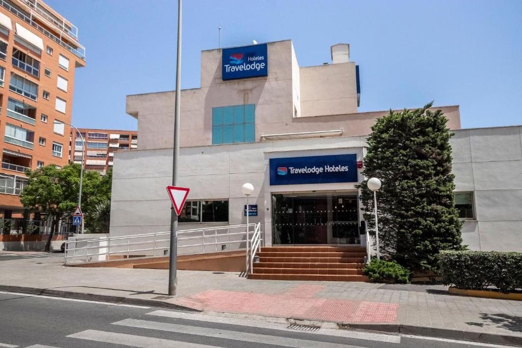 Hotel Travelodge Alicante Puerto - 24
