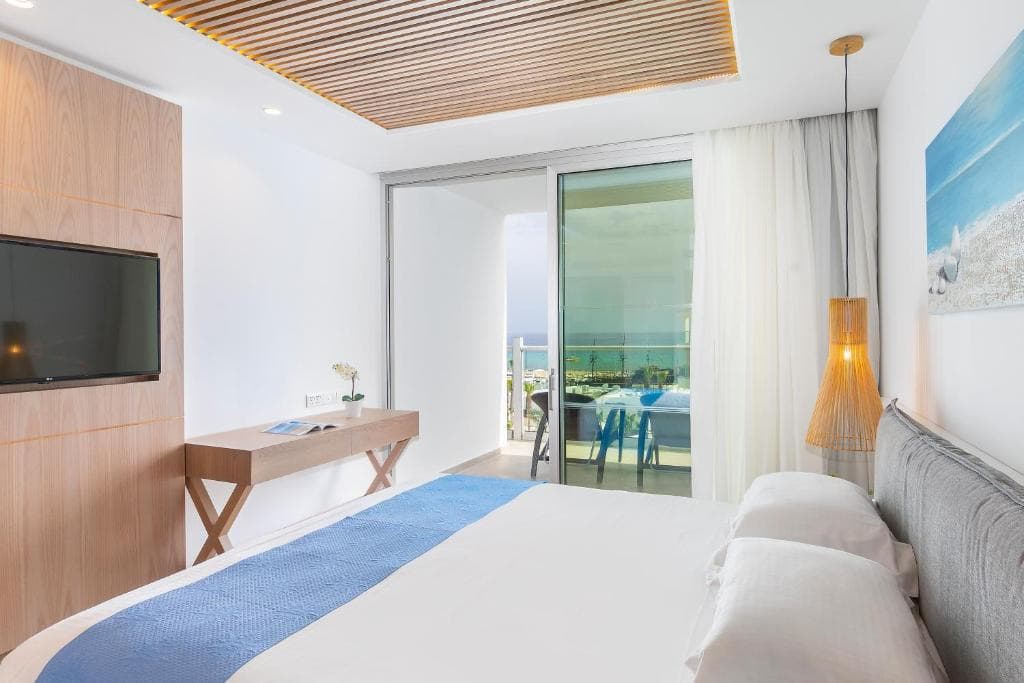 Limanaki Beach Hotel & Suites - 40