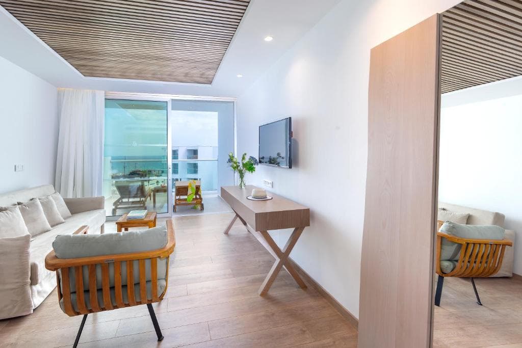 Limanaki Beach Hotel & Suites - 43