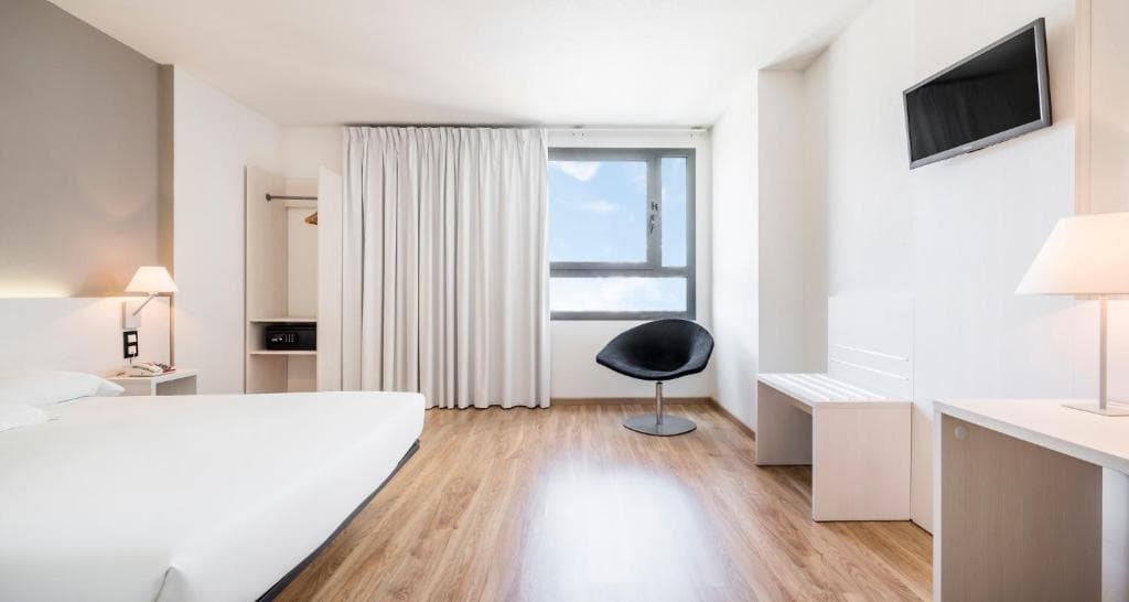 Hotel Ilunion Valencia 3 - 12