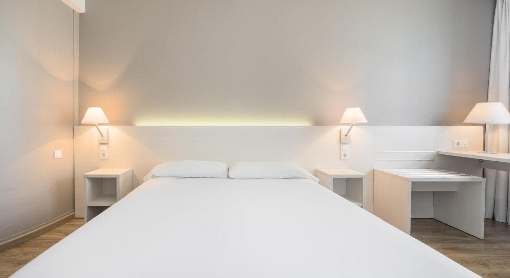 Hotel Ilunion Valencia 3 - 13