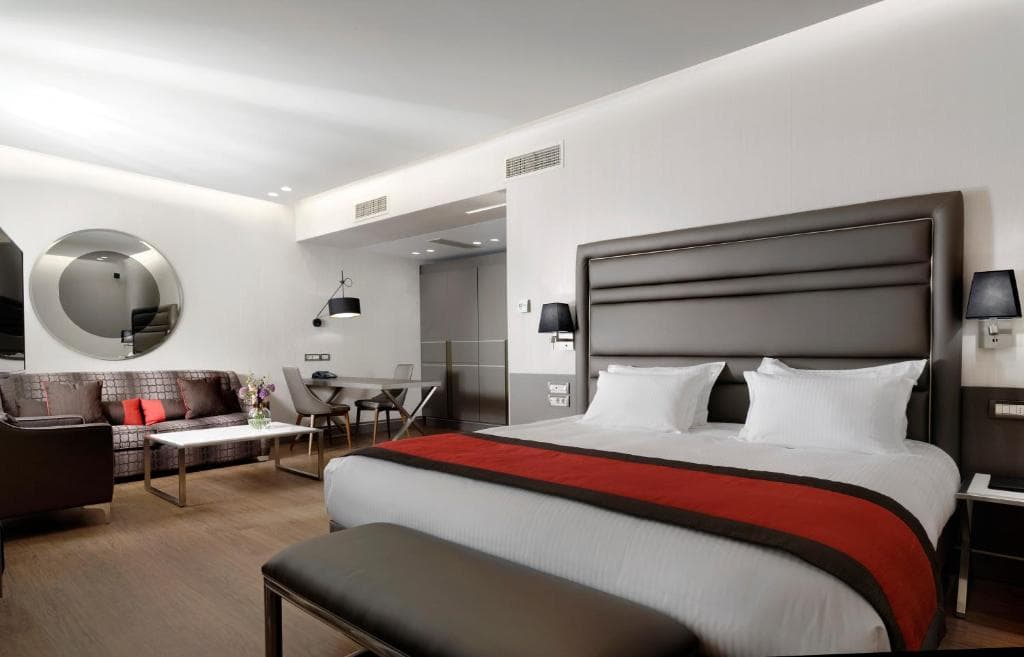 Holiday Suites - 2