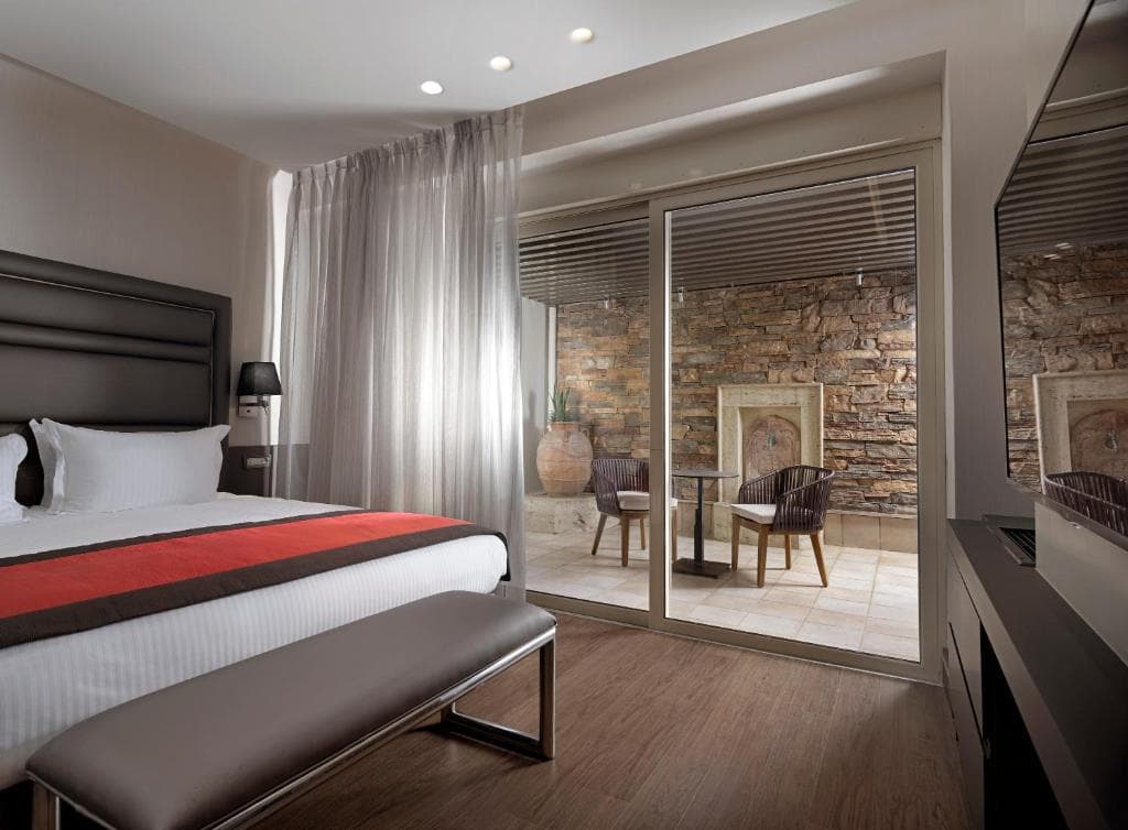 Holiday Suites - 8