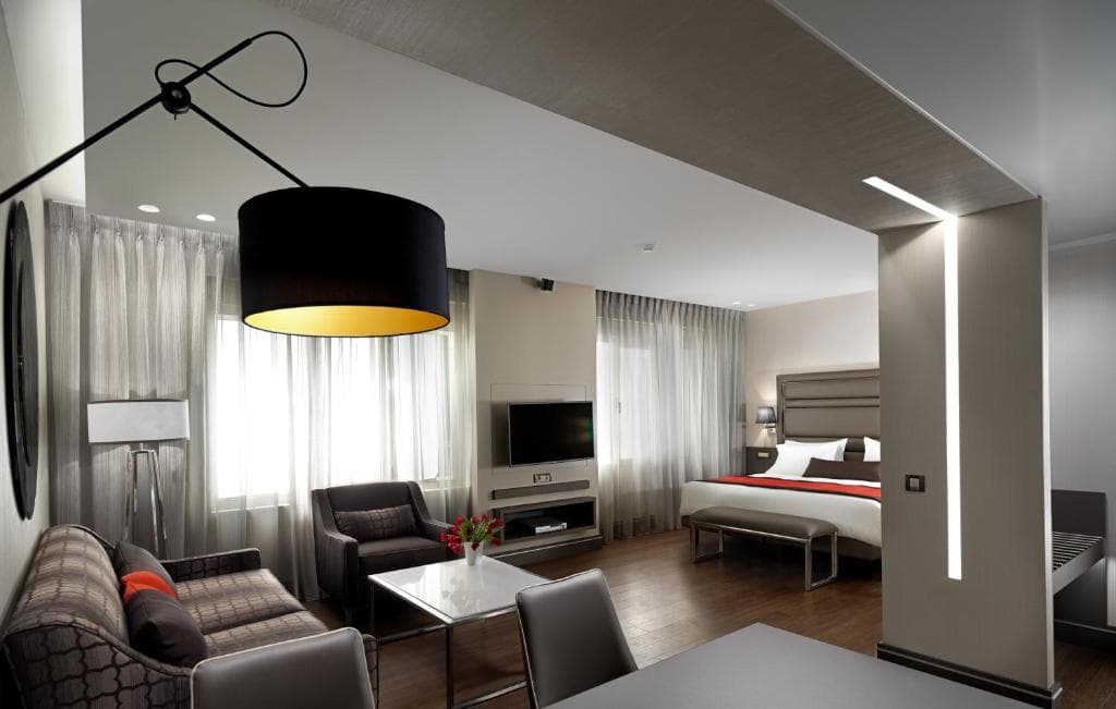 Holiday Suites - 14