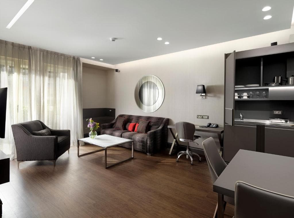 Holiday Suites - 23