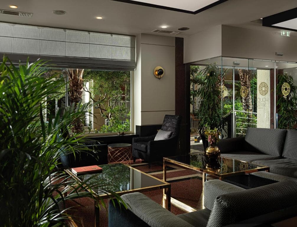 Holiday Suites - 28