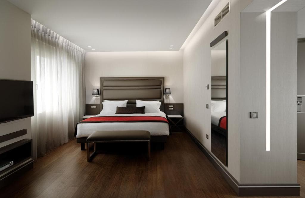 Holiday Suites - 40