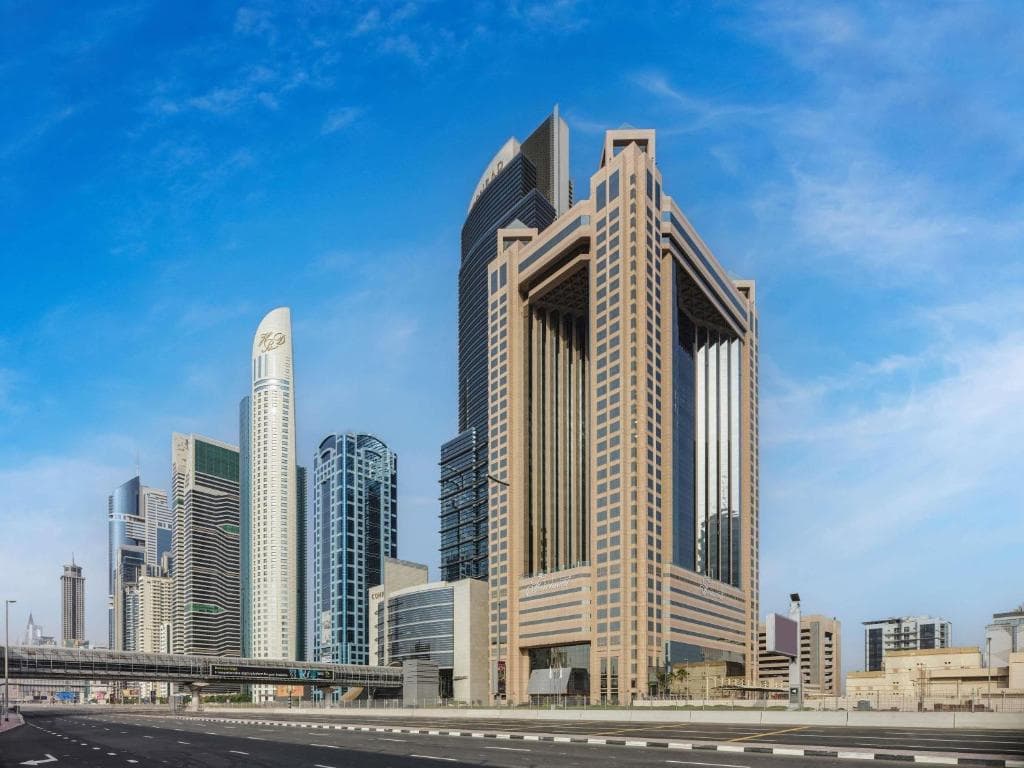 Charter Dubai - Hotel Fairmont Dubai 5*