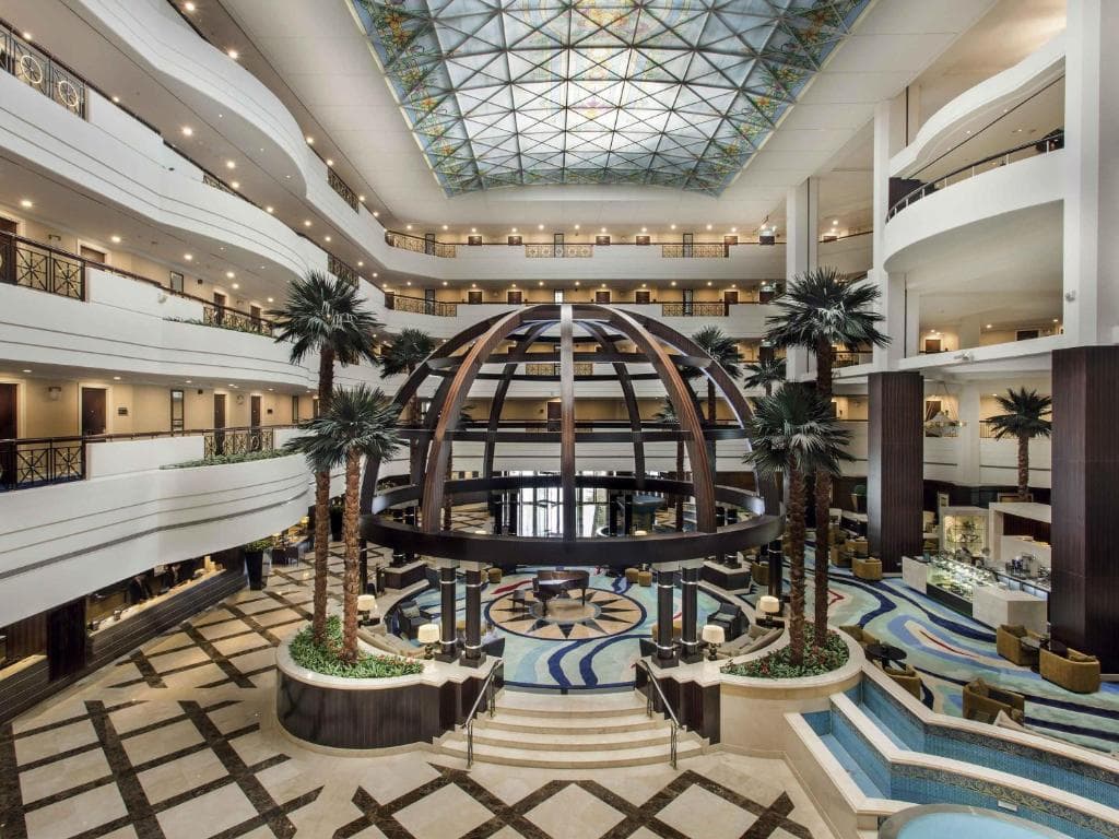 Hotel Movenpick Grand Al Bustan - 2