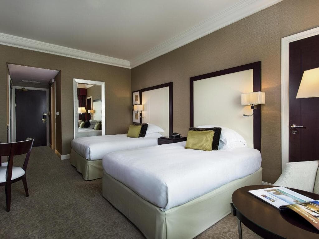 Hotel Movenpick Grand Al Bustan - 11