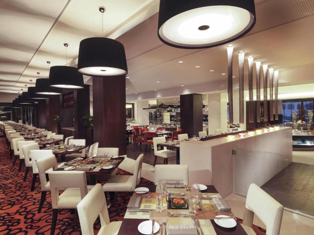 Hotel Movenpick Grand Al Bustan - 39