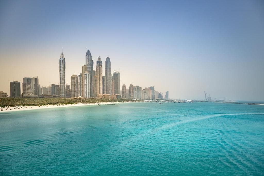 Charter Dubai - Hotel Rove Dubai Marina 3*