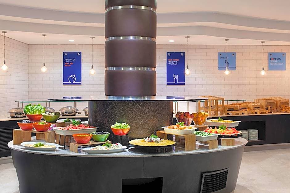 Hotel Holiday Inn Express Dubai Airport, an IHG - 2