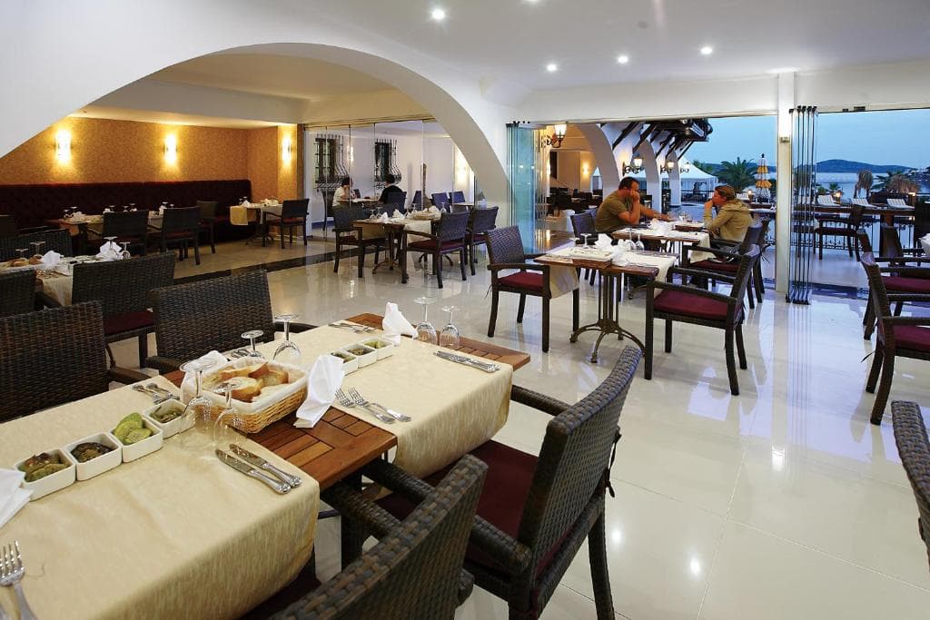 Costa Bitezhan Hotel - 40