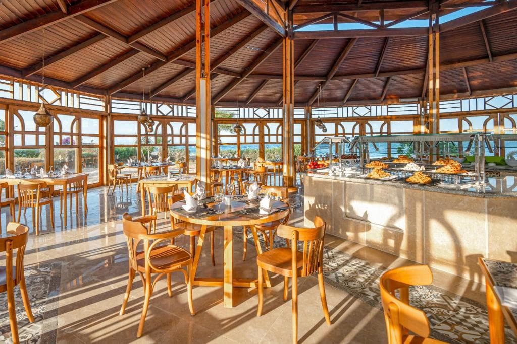 The Three Corners Equinox Beach Resort - 36