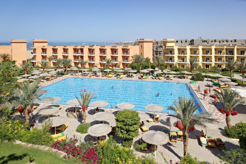 Three Corners Sunny Beach Resort - 9