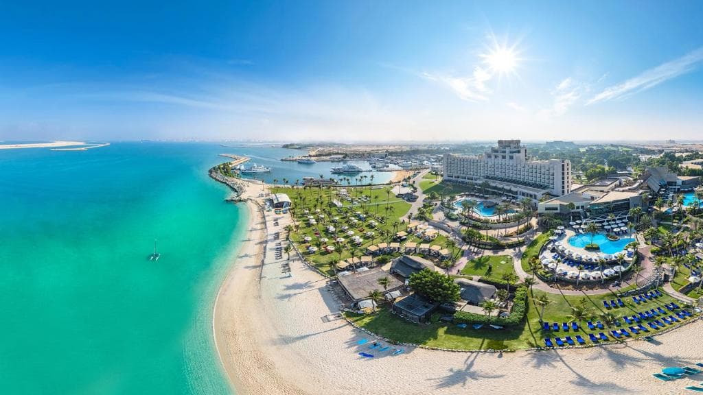 Charter Dubai - JA Beach Hotel 5*