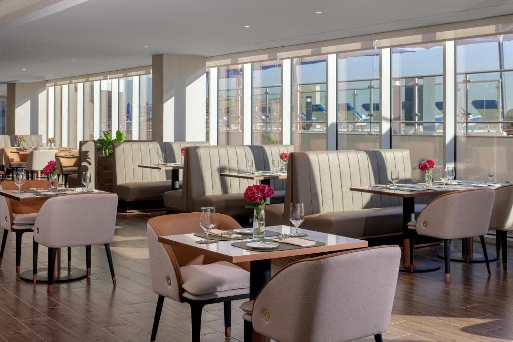 Avani Plus Palm View Dubai Hotel & Suites - 16