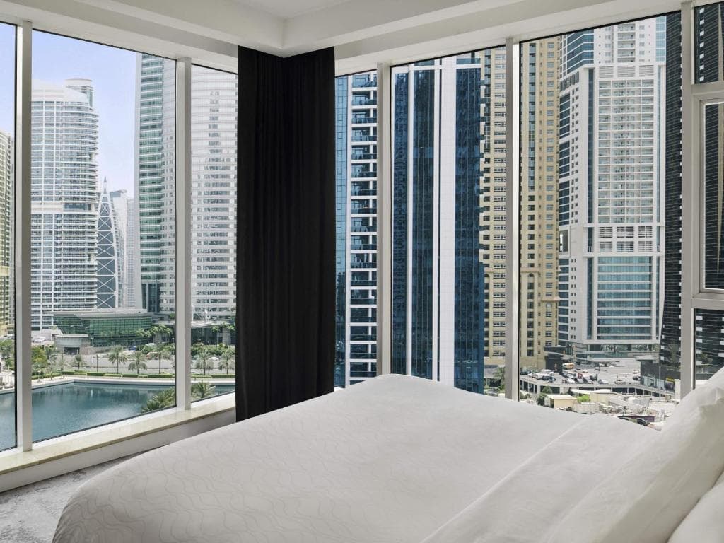 Movenpick Hotel Jumeirah Lakes Towers - 2