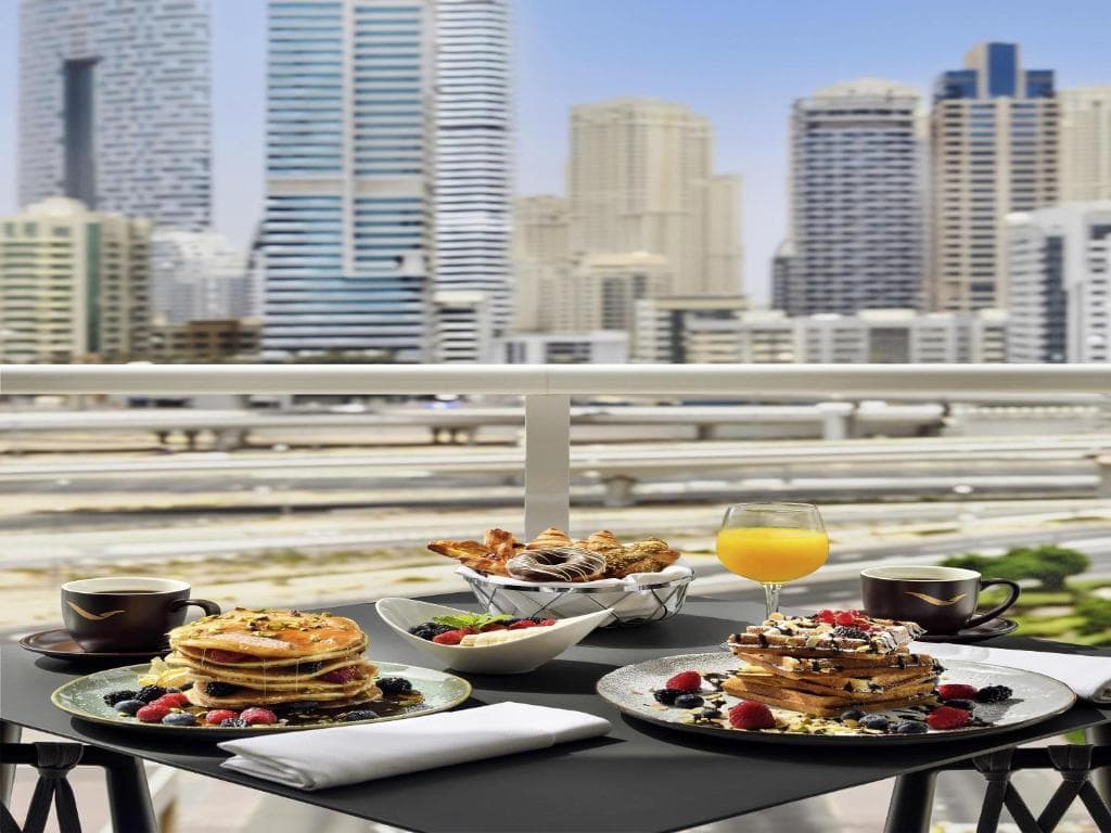 Movenpick Hotel Jumeirah Lakes Towers - 17