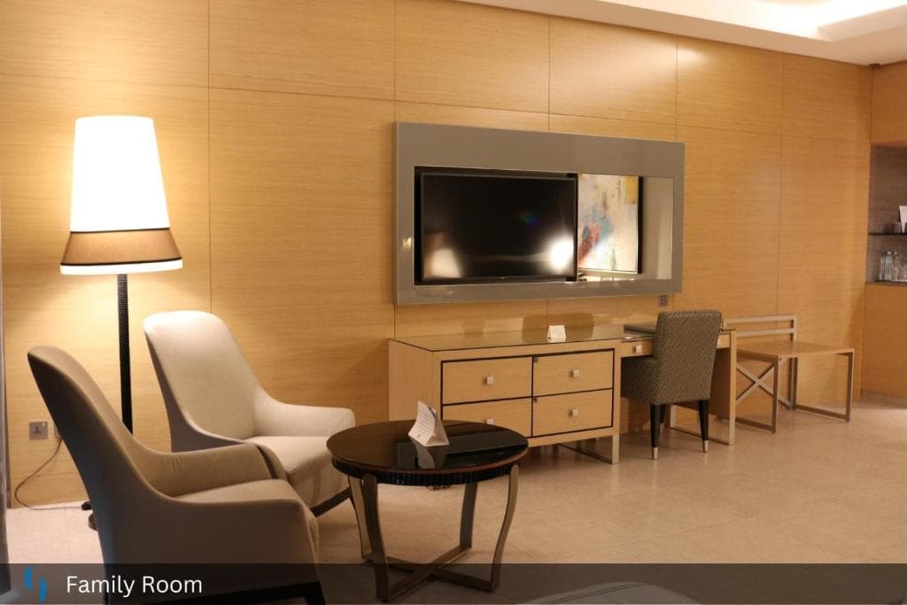 Grand Cosmopolitan Hotel - 32