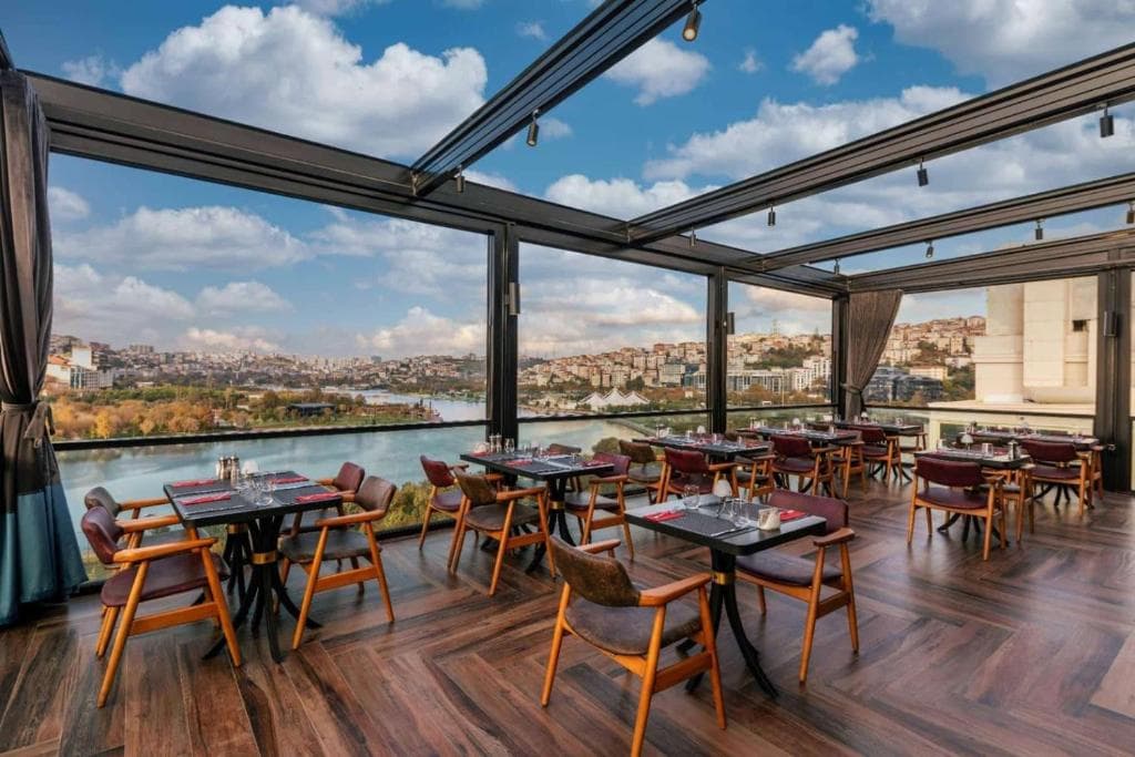 Ramada Hotel And Suites by Wyndham Istanbul Golden Horn - 3