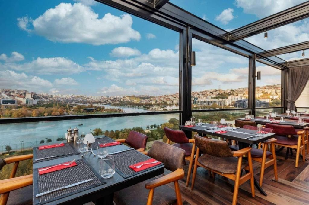 Ramada Hotel And Suites by Wyndham Istanbul Golden Horn - 14