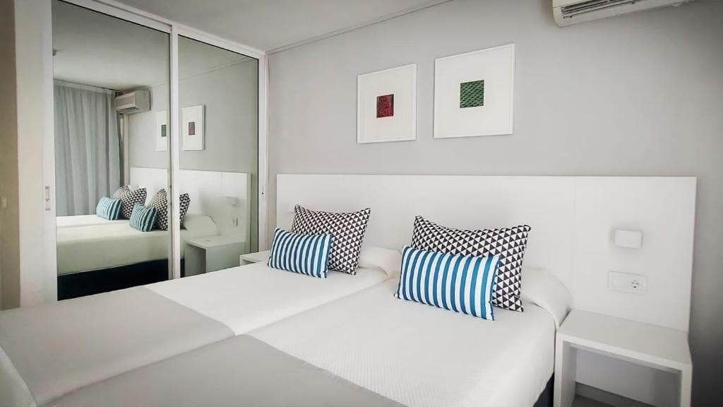 Hotel Blue Sea Lagos de Cesar - 3