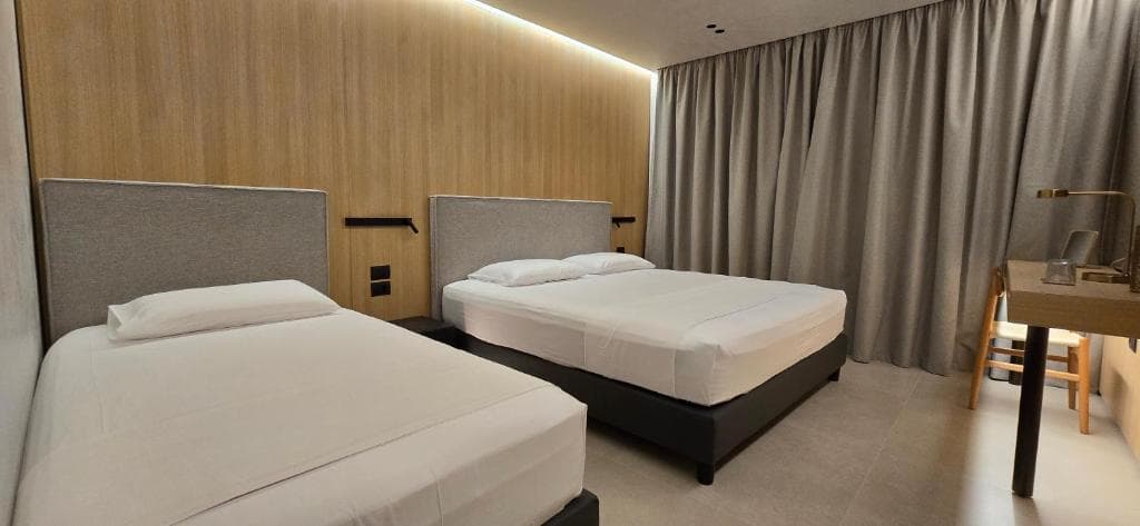 Hotel Lion Gate - 2