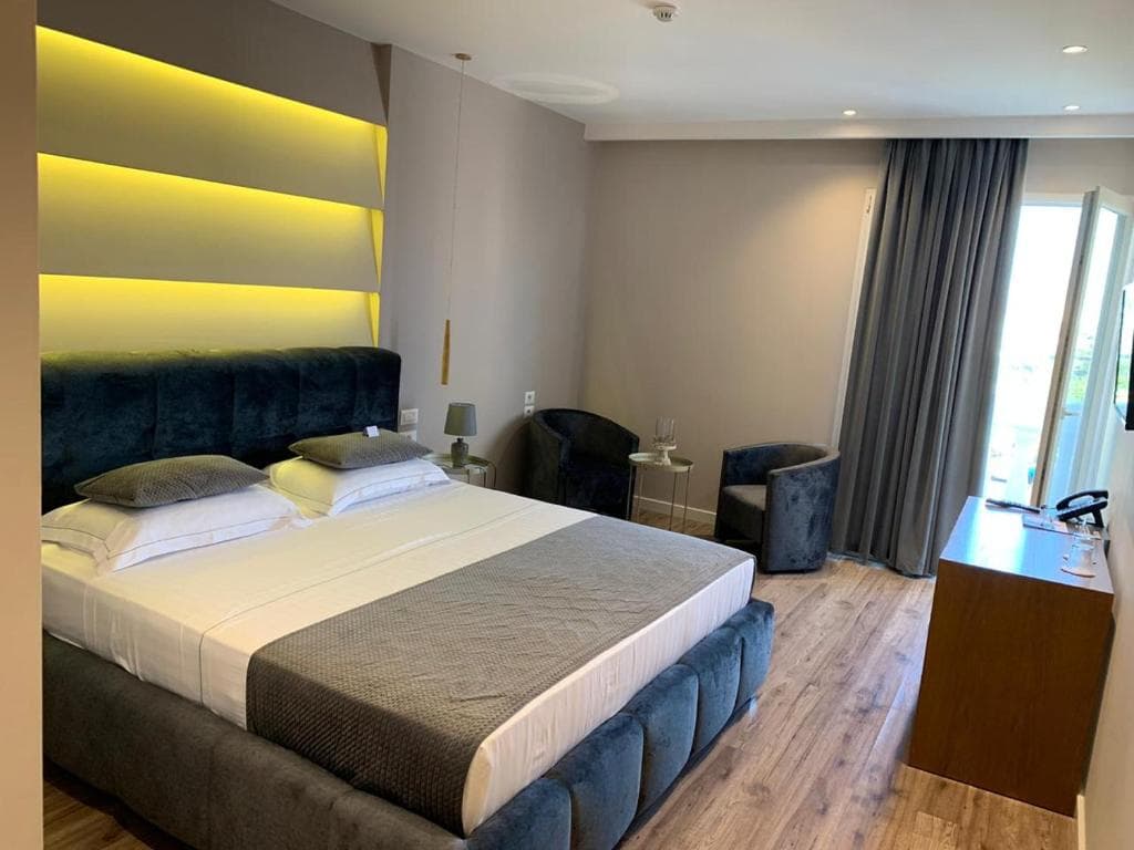 Light Hotel - 41