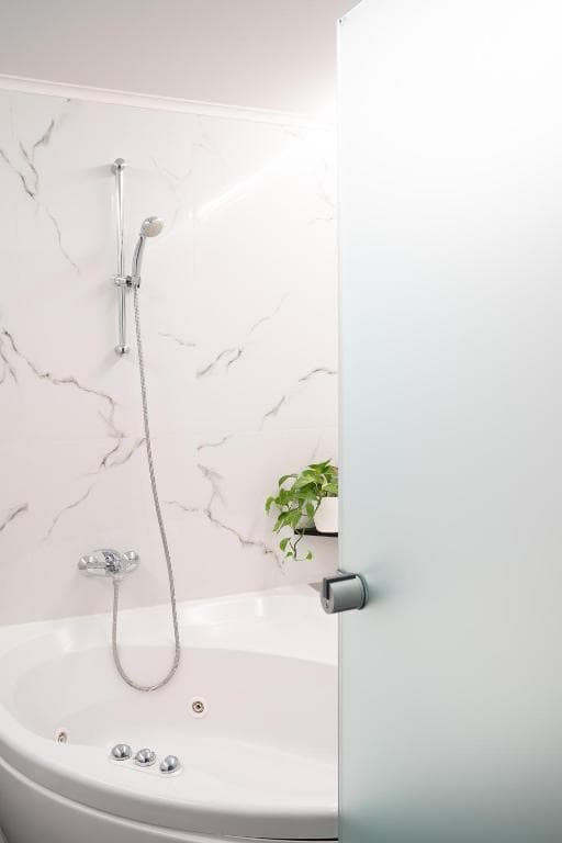 Chroma Fashion Rooms & Apartments Athens - 8