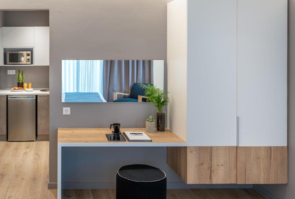 Chroma Fashion Rooms & Apartments Athens - 9