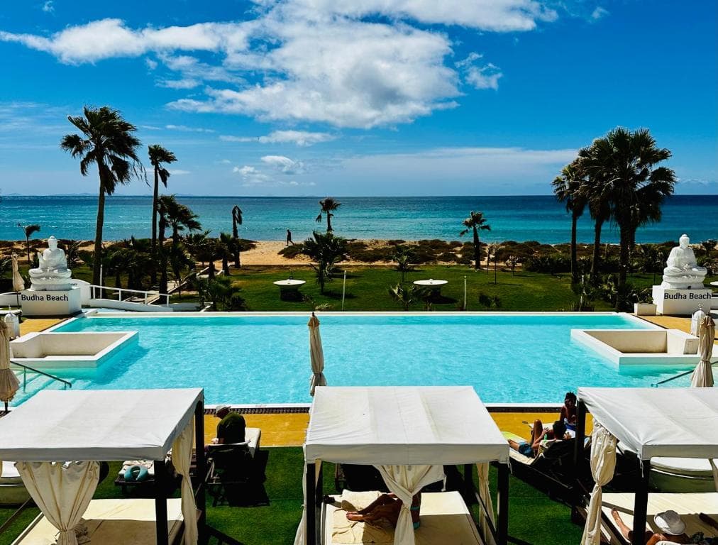 Hotel LIVVO Budha Beach - 1